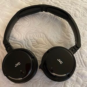 JVC headphones /retractable chord